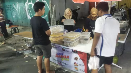 BZAR UMKM Kantor Camat Ciracas beralamat di Jalan Pengantin Ali, Kelurahan Ciracas, Kecamatan Ciracas, Jakarta Timur